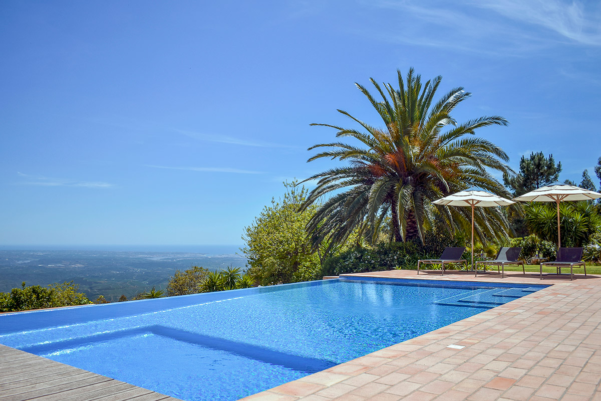 Infinity-Pool mit Gegenstromanlage